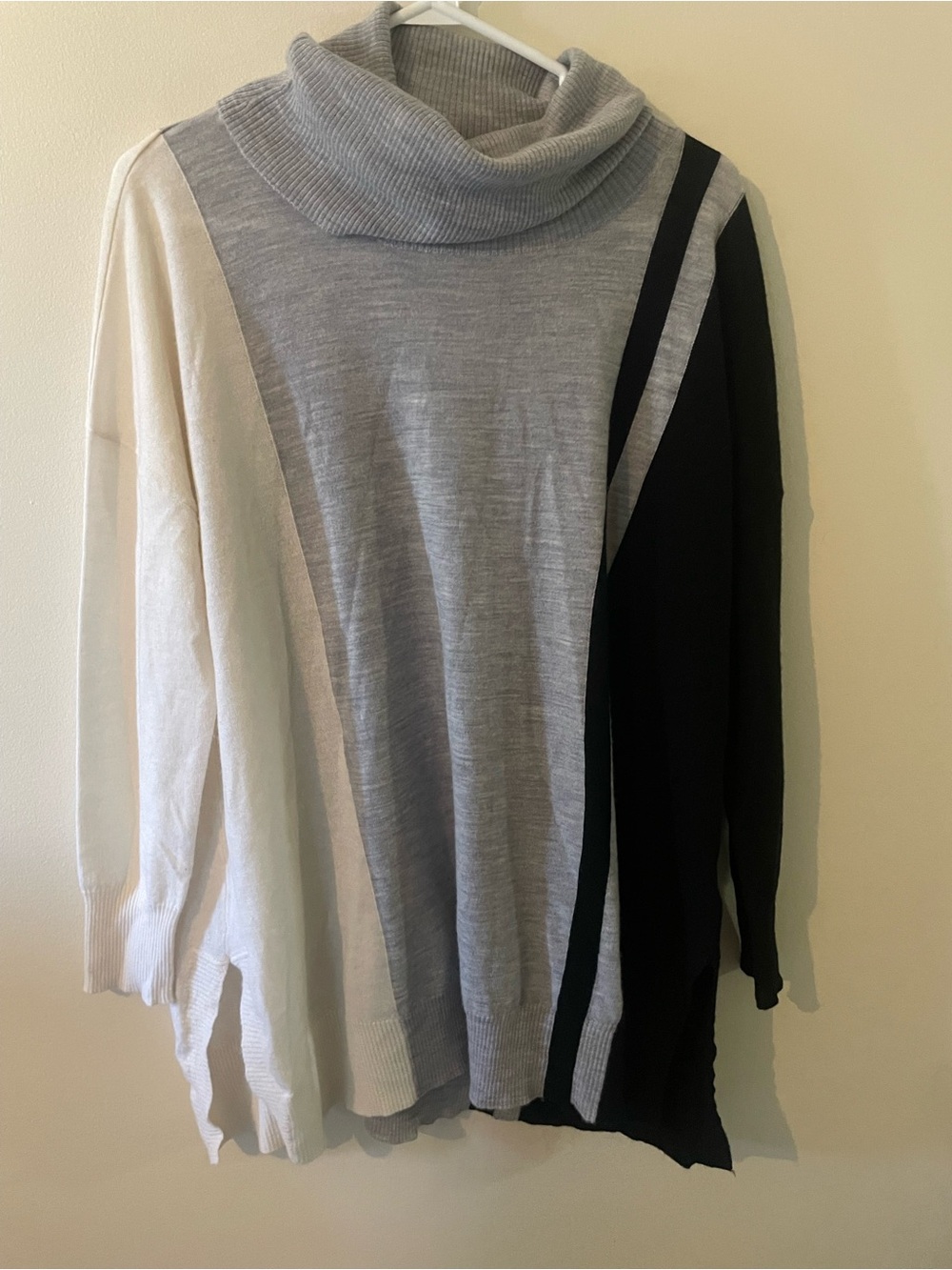 Max Studio 100% extra fine Merino wool - Sweater size M